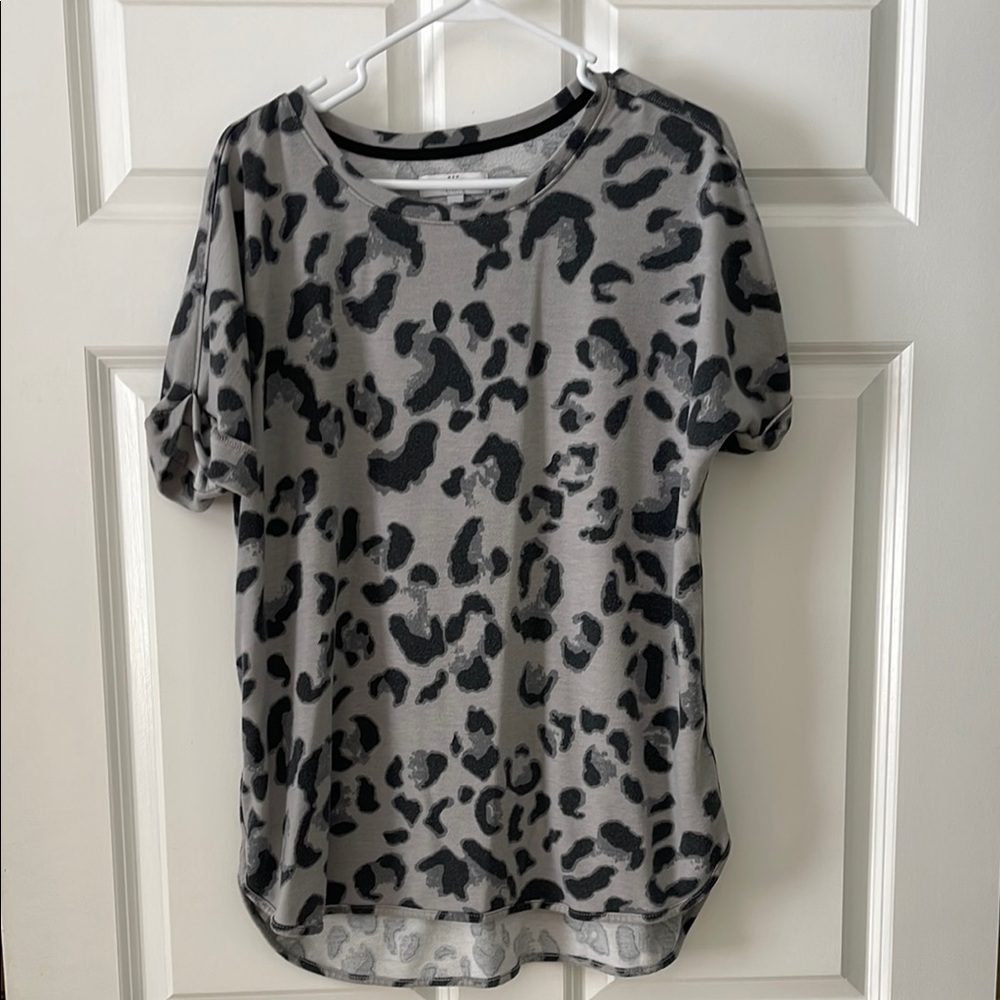 New Directions Gray and Black Graphic T-Shirt Relaxed Fit